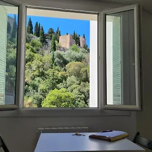 Appartement Centre Vue Sur Le Château De, Cassis